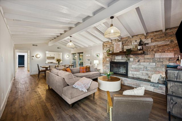 6407 Lynn LN, Lago Vista, TX 78645