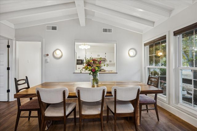 6407 Lynn LN, Lago Vista, TX 78645