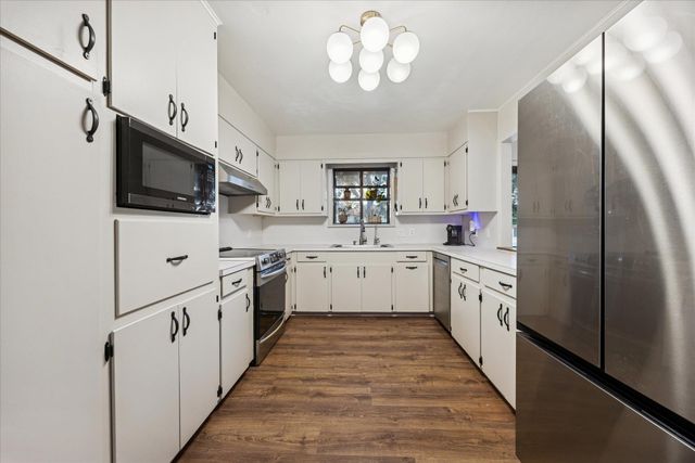 6407 Lynn LN, Lago Vista, TX 78645