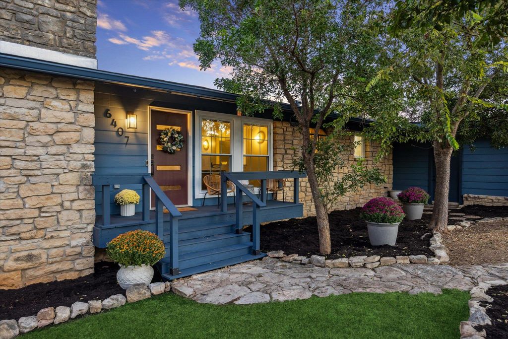 6407 Lynn LN, Lago Vista, TX 78645