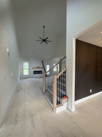 1501 Riggins Dr, Clarksville, TN 37042