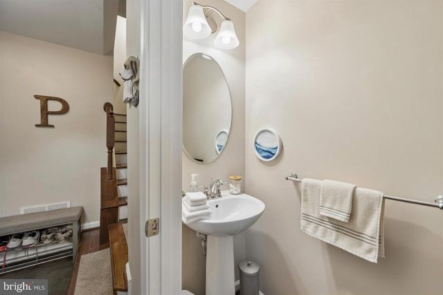 1843 HONEYSUCKLE CT, Downingtown, PA 19335