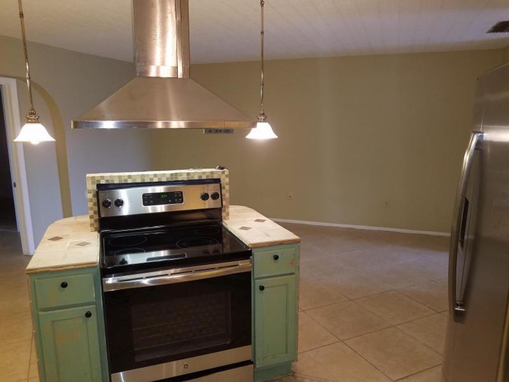 5725 FERNLEY Drive E 7, West Palm Beach, FL 33415