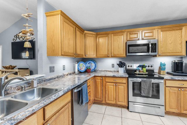 1021 Magnolia Street, Ocean Springs, MS 39564