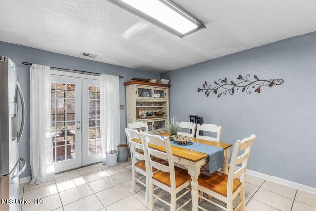 1021 Magnolia Street, Ocean Springs, MS 39564