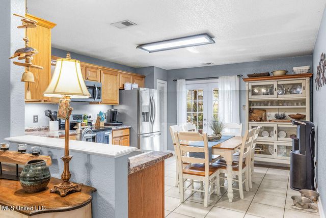 1021 Magnolia Street, Ocean Springs, MS 39564