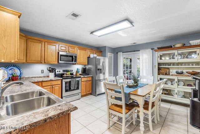 1021 Magnolia Street, Ocean Springs, MS 39564