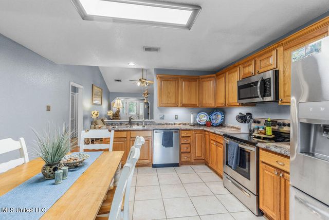 1021 Magnolia Street, Ocean Springs, MS 39564