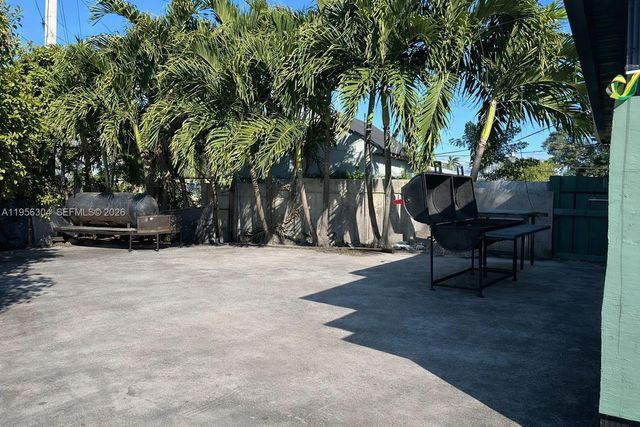 21855 S Dixie Highway, Miami, FL 33170