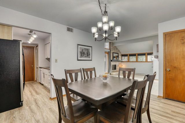 5184 Woodbridge LANE S, Greenfield, WI 53221