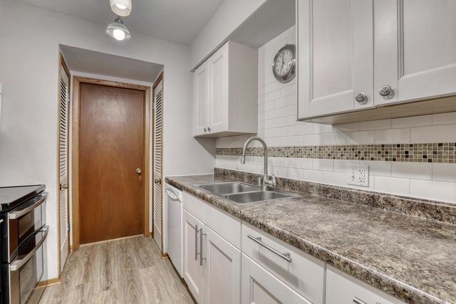 5184 Woodbridge LANE S, Greenfield, WI 53221