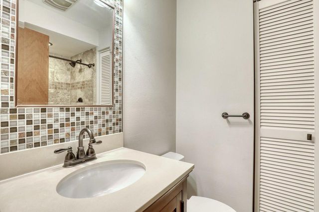 5184 Woodbridge LANE S, Greenfield, WI 53221