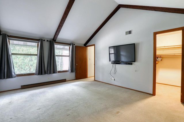 5184 Woodbridge LANE S, Greenfield, WI 53221