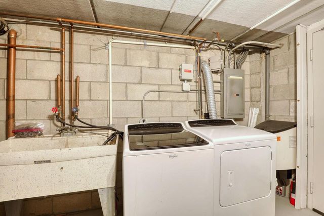 5184 Woodbridge LANE S, Greenfield, WI 53221