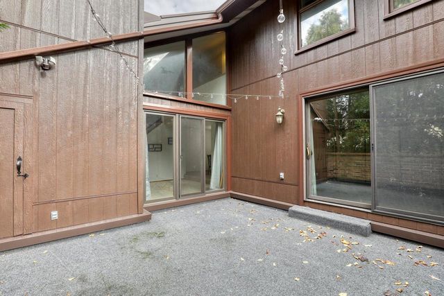 5184 Woodbridge LANE S, Greenfield, WI 53221