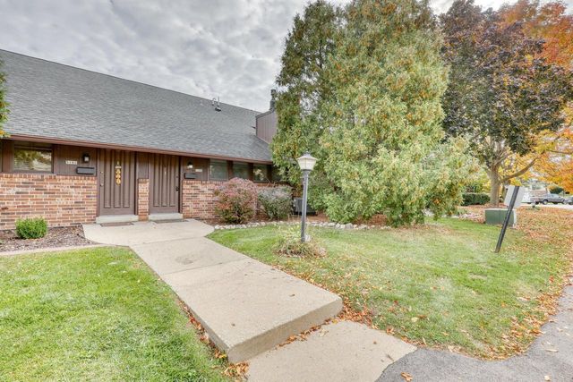 5184 Woodbridge LANE S, Greenfield, WI 53221