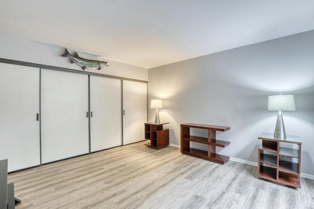 5184 Woodbridge LANE S, Greenfield, WI 53221