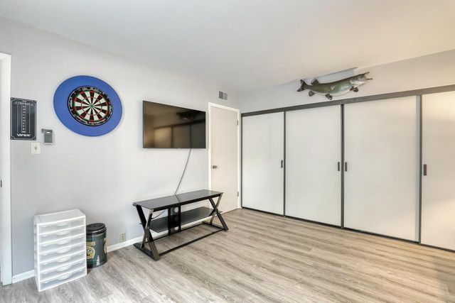 5184 Woodbridge LANE S, Greenfield, WI 53221