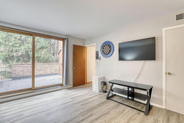 5184 Woodbridge LANE S, Greenfield, WI 53221