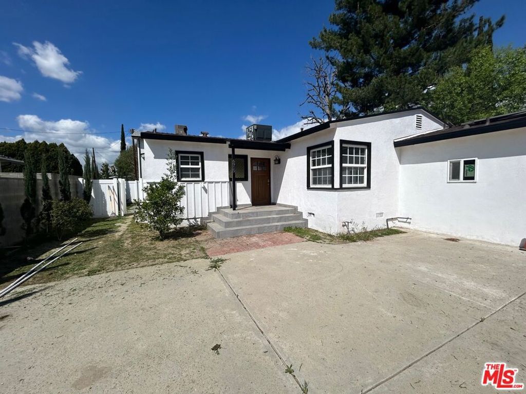 Image 1 of property listing at 6915 Laramie Avenue, Los Angeles, CA 91306