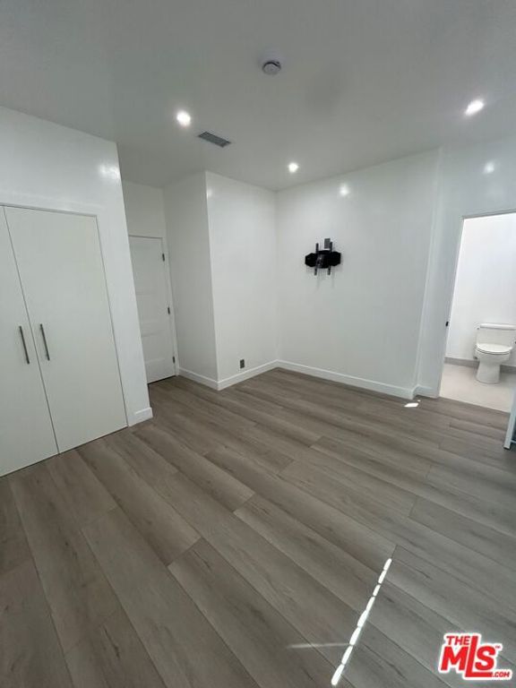 Image 15 of property listing at 6915 Laramie Avenue, Los Angeles, CA 91306