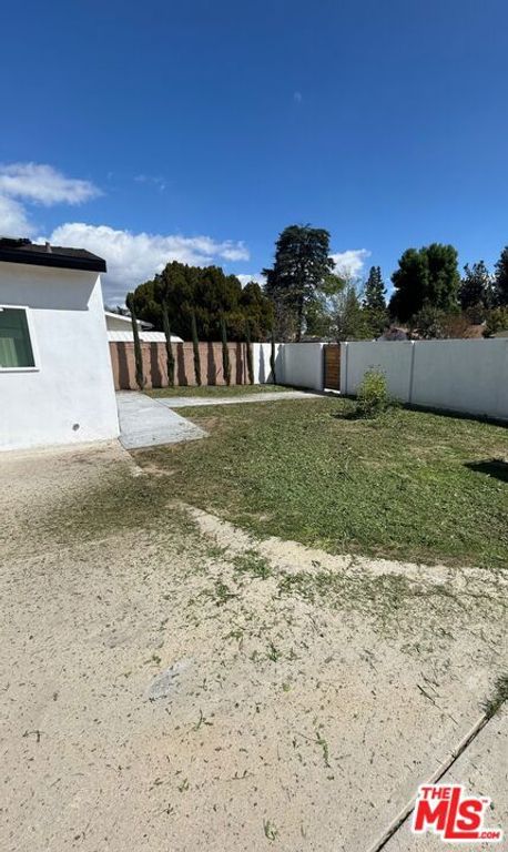 Image 28 of property listing at 6915 Laramie Avenue, Los Angeles, CA 91306