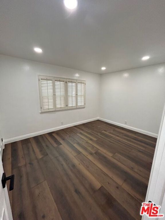 Image 31 of property listing at 6915 Laramie Avenue, Los Angeles, CA 91306