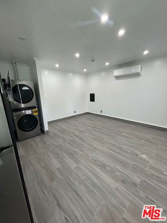 Image 36 of property listing at 6915 Laramie Avenue, Los Angeles, CA 91306