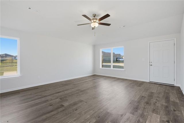 516 SE Nelson Drive, Blue Springs, MO 64014