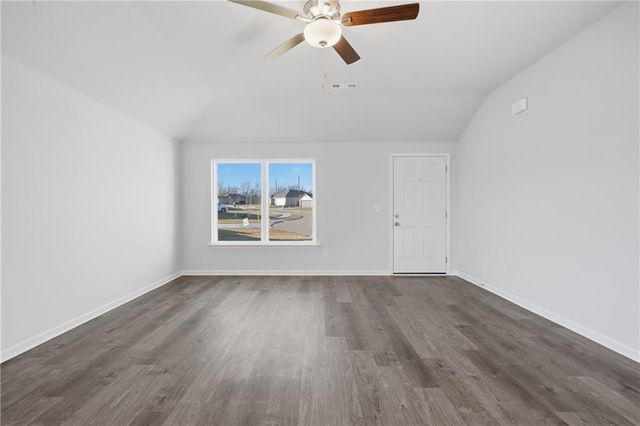 516 SE Nelson Drive, Blue Springs, MO 64014