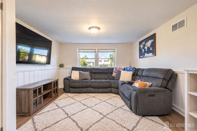 35 Bender Drive, Clifton, NJ 07013