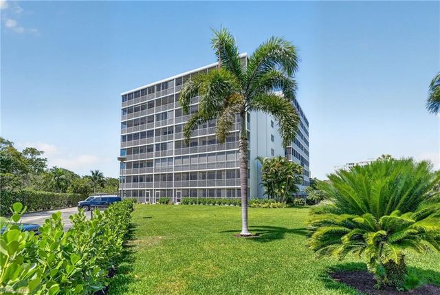 5 Bluebill AVE 702 + 802, Naples, FL 34108