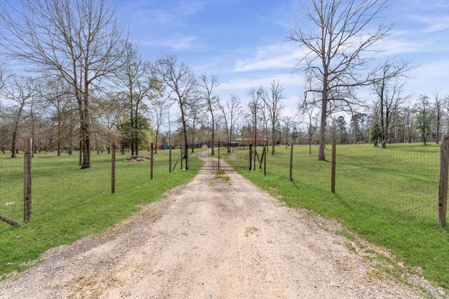 2504 Oak Ridge, Willis, TX 77378