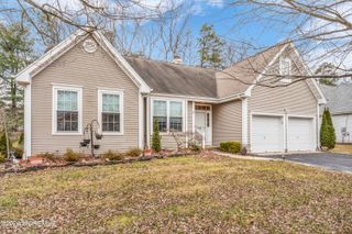19 Crown Circle, Lakewood, NJ 08701