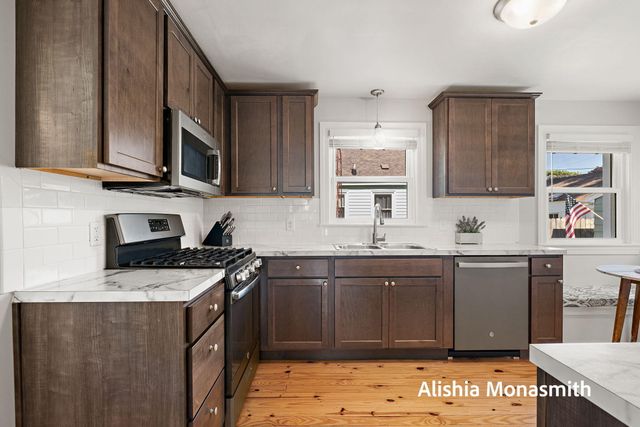 938 Colfax Avenue, Grand Haven, MI 49417