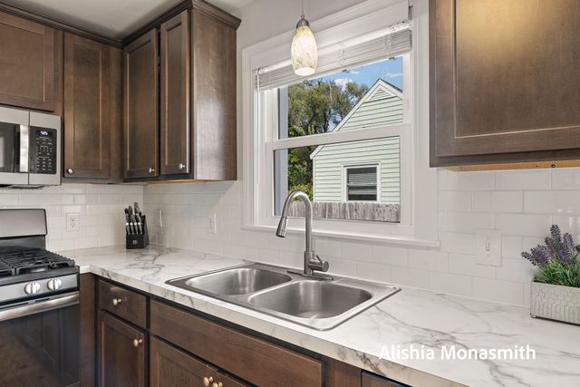 938 Colfax Avenue, Grand Haven, MI 49417