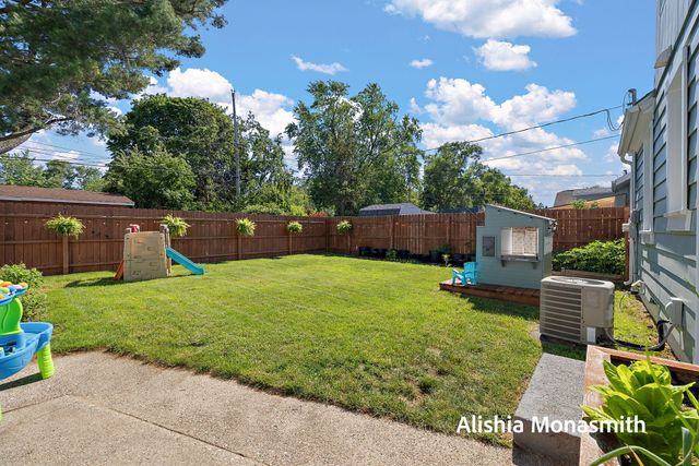 938 Colfax Avenue, Grand Haven, MI 49417