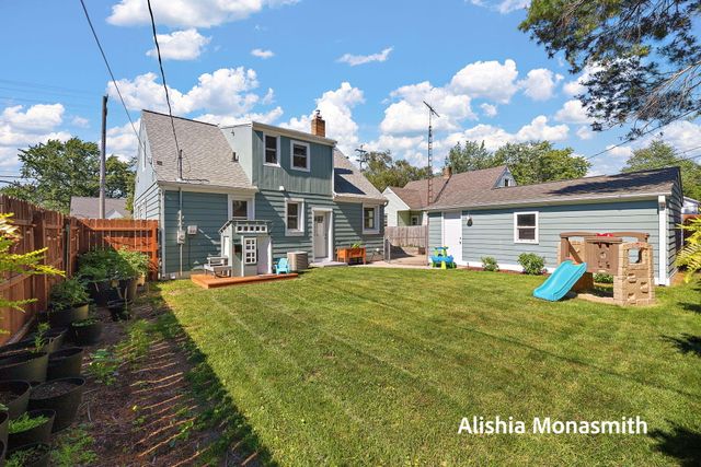 938 Colfax Avenue, Grand Haven, MI 49417