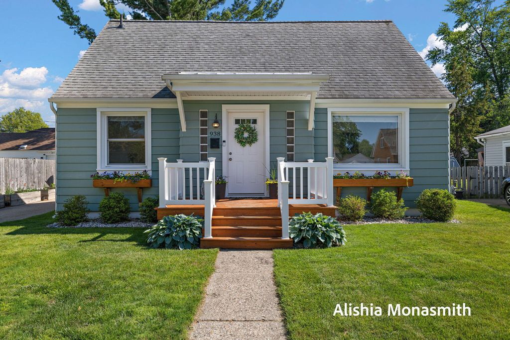 938 Colfax Avenue, Grand Haven, MI 49417