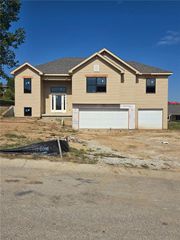 19100 Library Drive, Weston, MO 64098