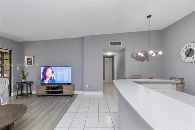 9660 S Belfort Circle 207, Tamarac, FL 33321