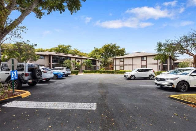 9660 S Belfort Circle 207, Tamarac, FL 33321