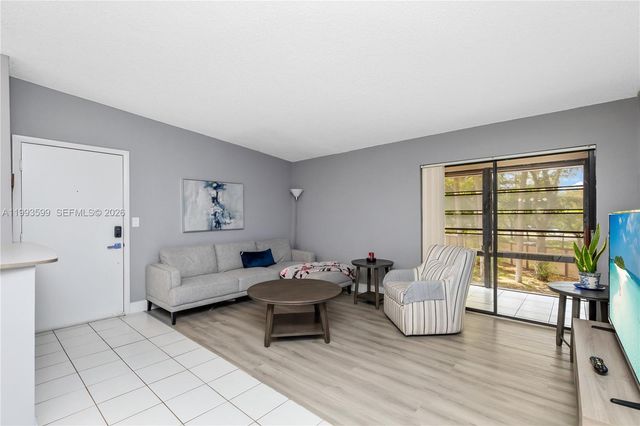 9660 S Belfort Circle 207, Tamarac, FL 33321