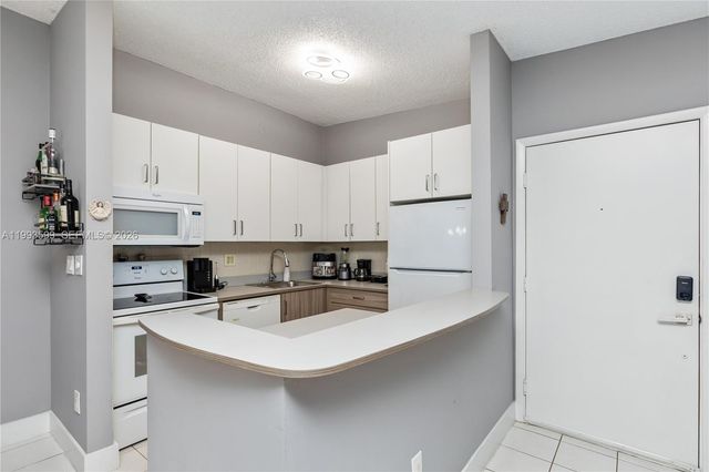 9660 S Belfort Circle 207, Tamarac, FL 33321
