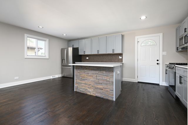 16607 Paulina Street, Markham, IL 60428