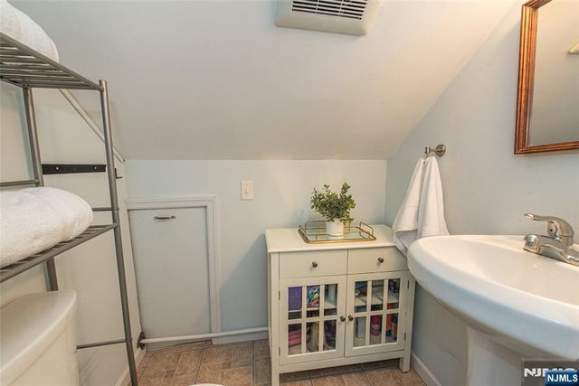 18 Sweetwood Drive, Cedar Grove, NJ 07009