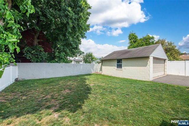 18 Sweetwood Drive, Cedar Grove, NJ 07009