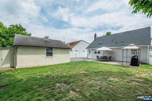 18 Sweetwood Drive, Cedar Grove, NJ 07009