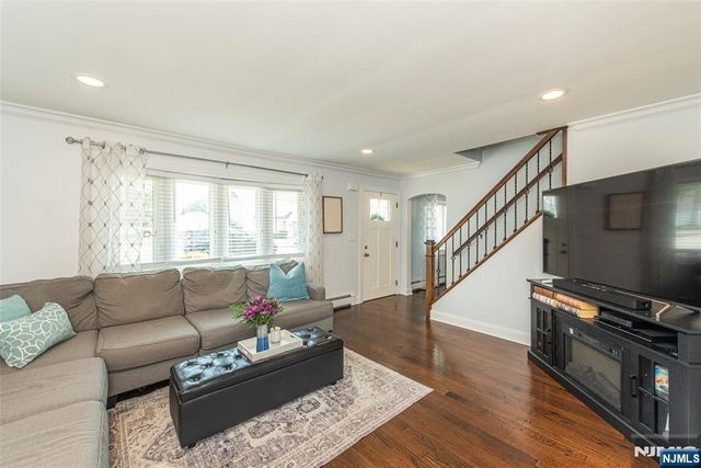 18 Sweetwood Drive, Cedar Grove, NJ 07009