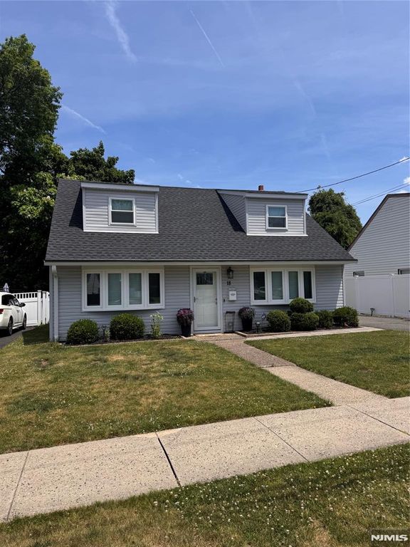 18 Sweetwood Drive, Cedar Grove, NJ 07009